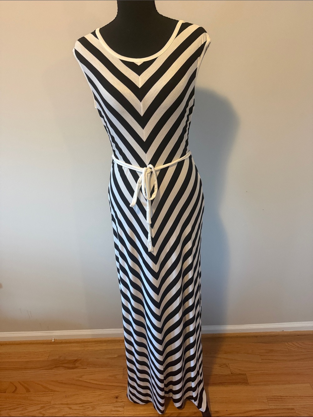 Roz & Ali Black and White Chevron Maxi Dress with Waist Tie